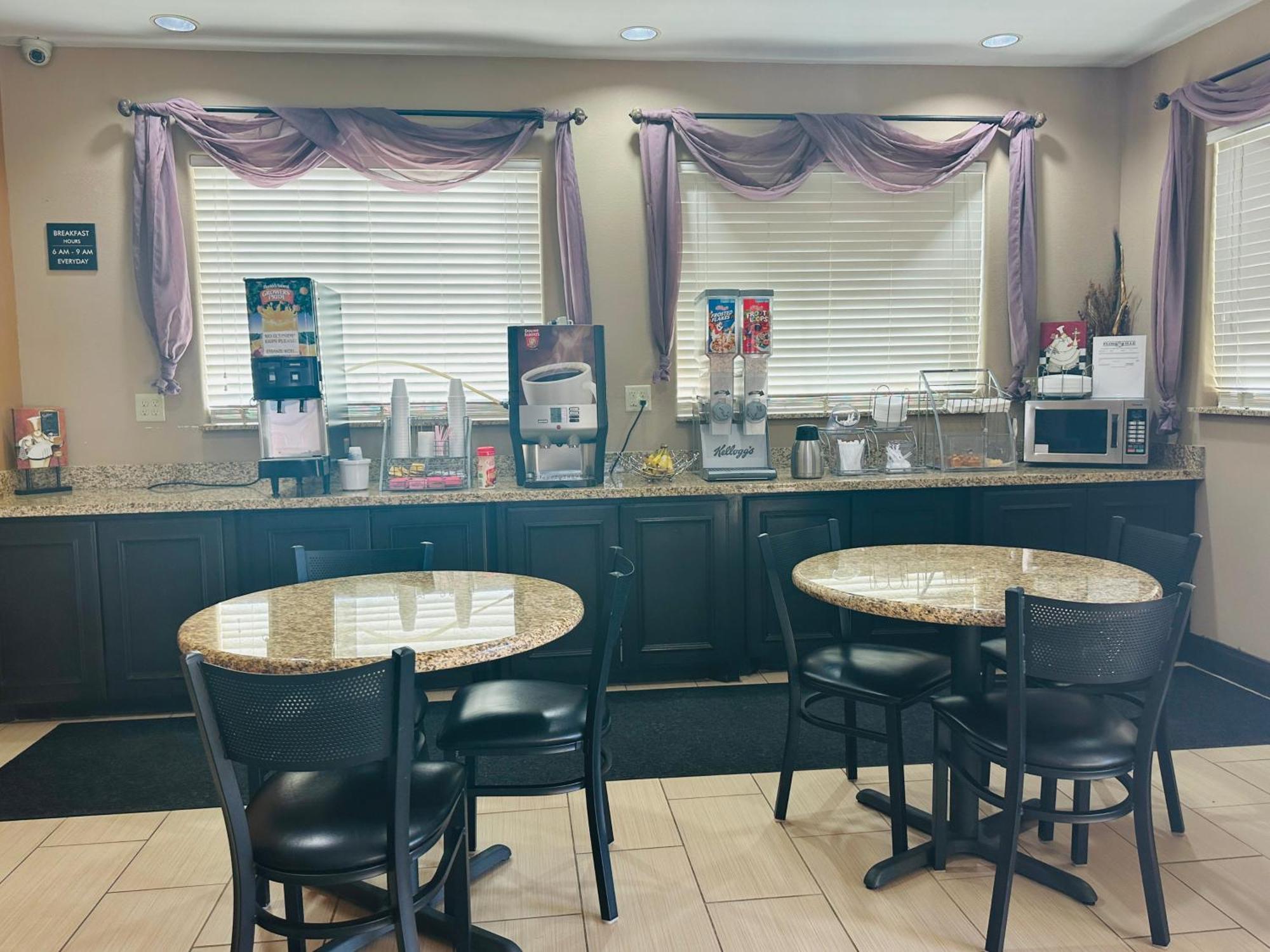 Executive & 2* Floresville