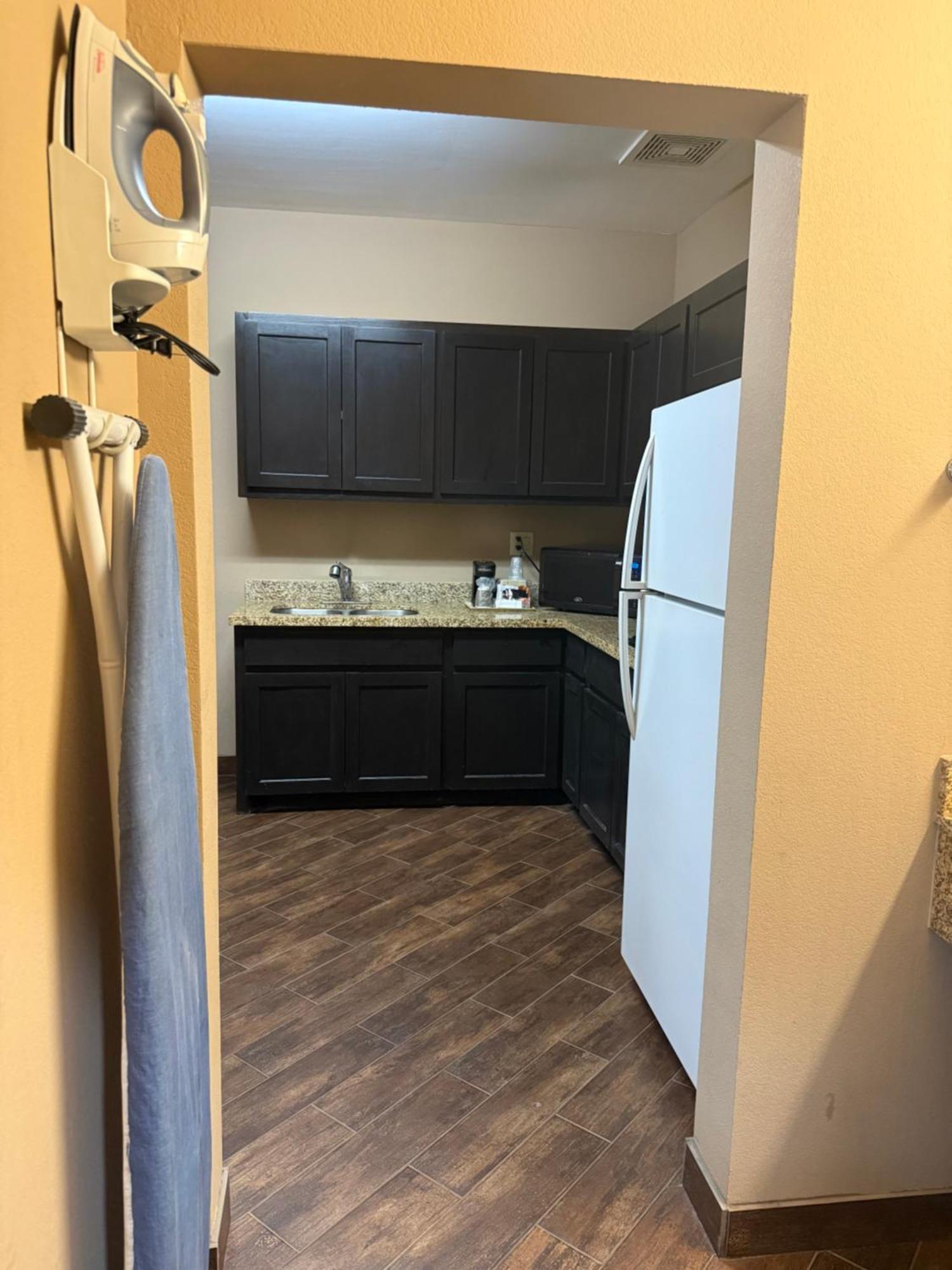 Executive & Floresville