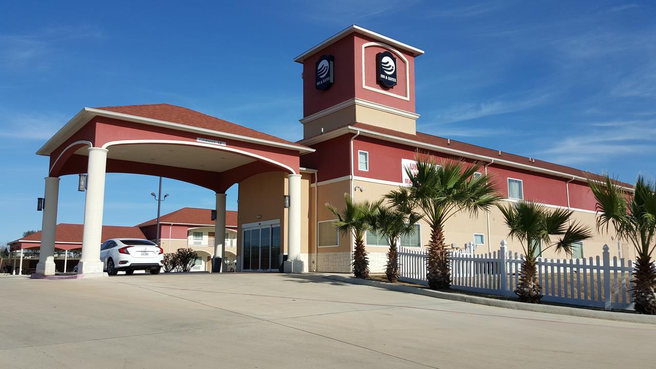 Executive & Motel Floresville