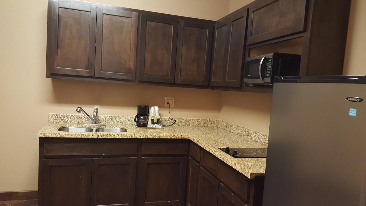 Executive & Floresville